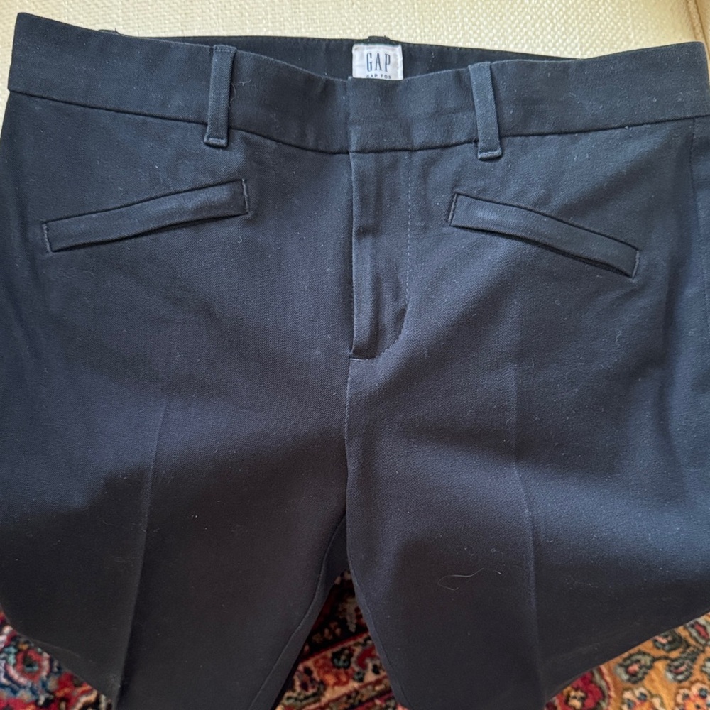 GAP Classic Black Signature Skinny Ankle Pants. Size 4